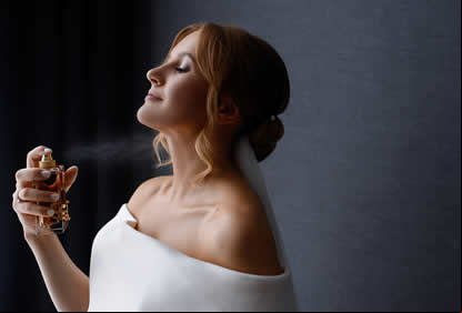 /22000perfumes-aj.jpg